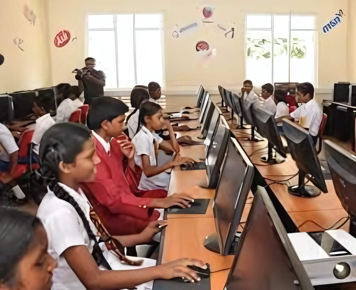 MOE and EWIS deliver Sri Lanka’s largest-ever school computer deployment under the Mahindodaya initiative