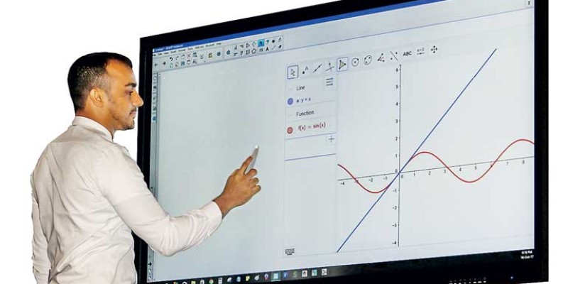 EWIS POWERS SRI LANKA’S VERY FIRST SMART CLASSROOM SOLUTION